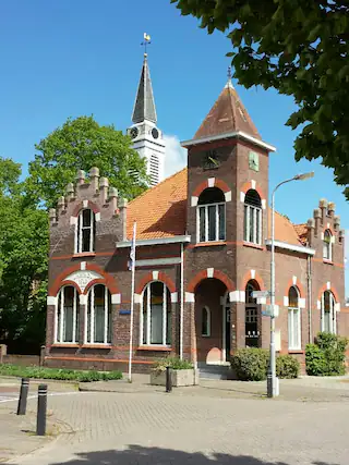 Authentiek overnachten in historisch Raadhuis Hoofdplaat Zeeland