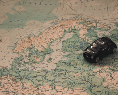 Landkaart met auto erop - vakantie | Mijn Keus