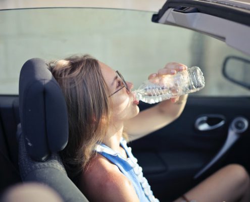 Water drinken uit plastic fles | Mijn Keus