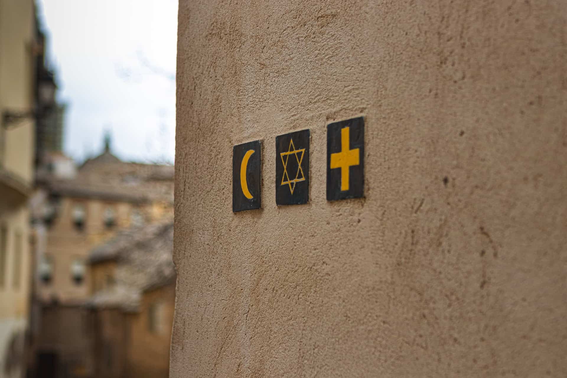 Symbolen van islam, jodendom en christendom | Partij Helder