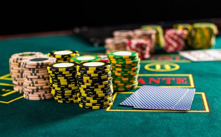 how-can-online-casino-players-can-improve-2-stacks-of-fiches