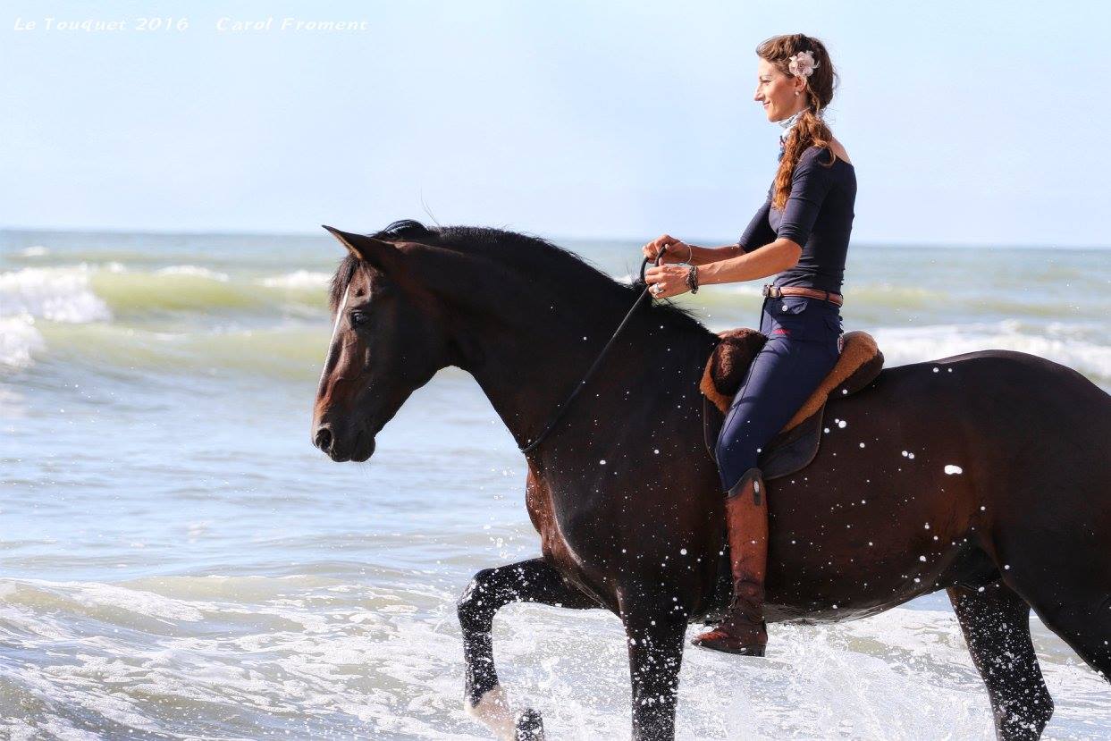 Alizée Froment riding with FRA Macon barebackpad